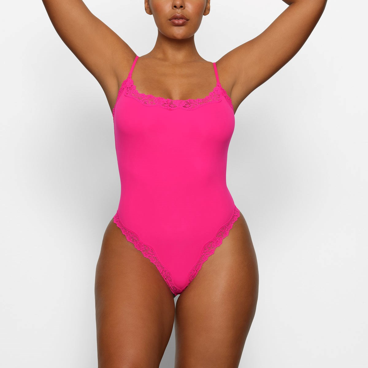 SKIMS Fits Everybody Spets Cami Bodysuit Rosa | IC3217698