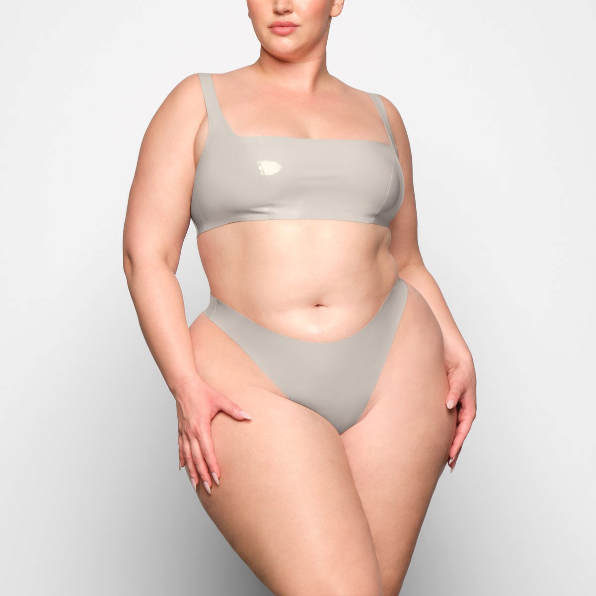 SKIMS Latex Scoop Neck Bralette Cement | GO7586924