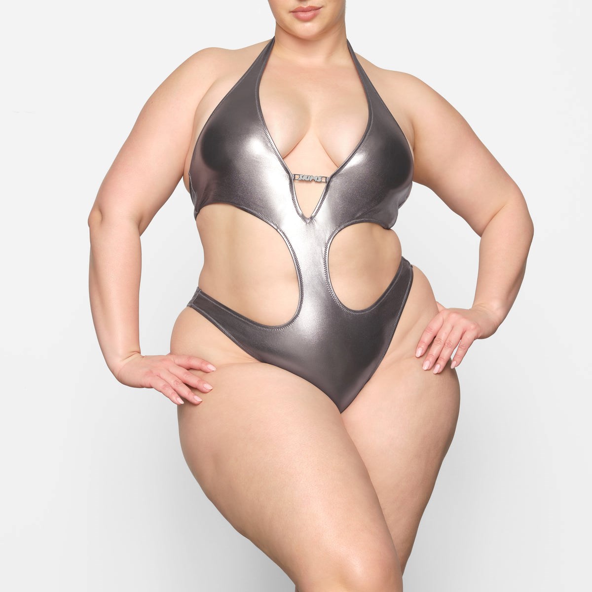 SKIMS Metallic Swim Halter Monokini Carbon | LO0923856