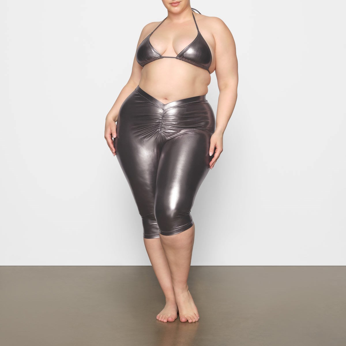 SKIMS Metallic Swim V-waist Pant Carbon | JE5410329