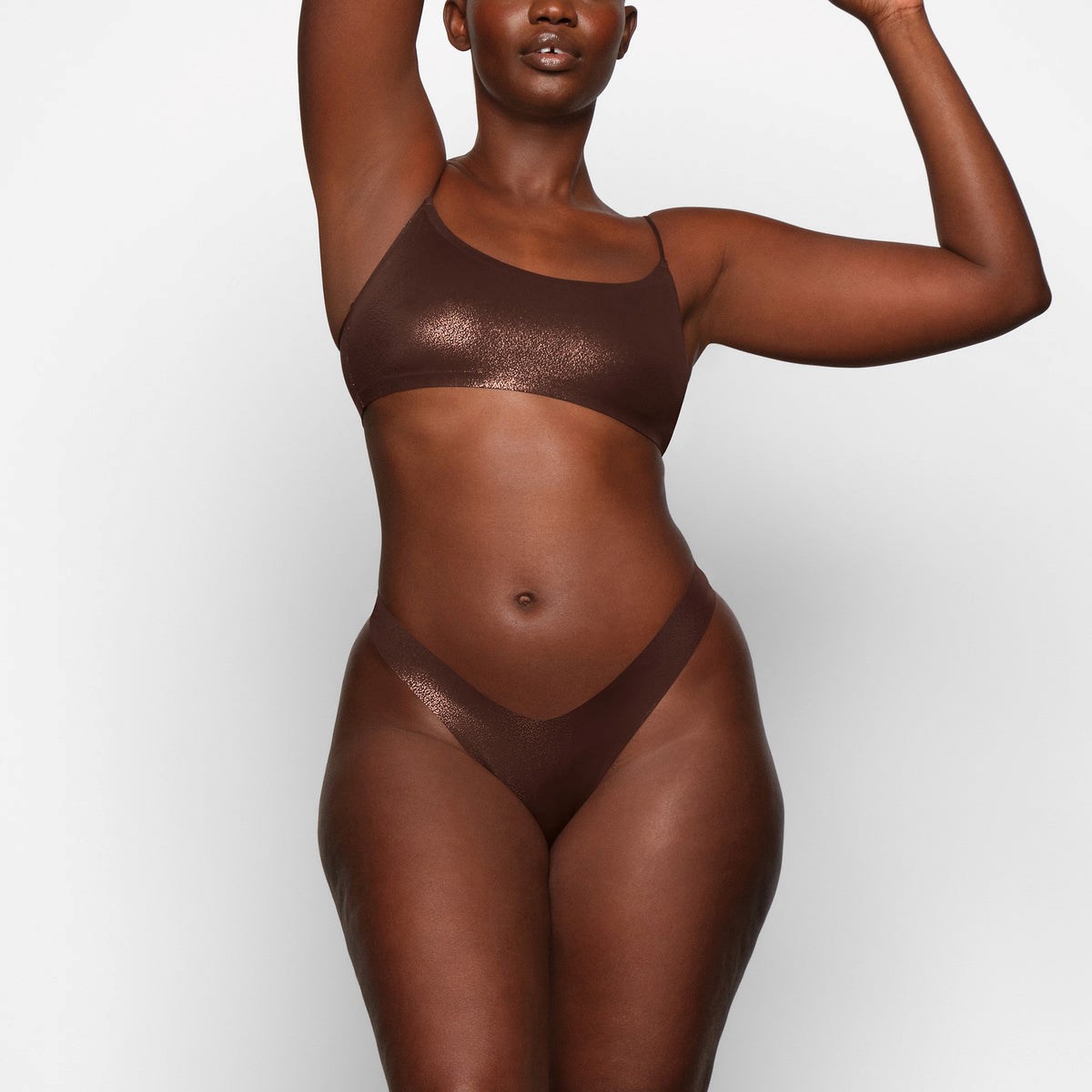 SKIMS Naked Shine Dipped V String Cocoa | QM6205837